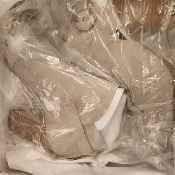 Vince Camuto Grey Leather " Bernida" Peep toe Heeled Sandals. NIB. Size Various - Picture 9 of 11